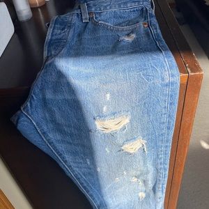 LEVIS Size 28 Distressed Blue Wedgie Fit Jeans